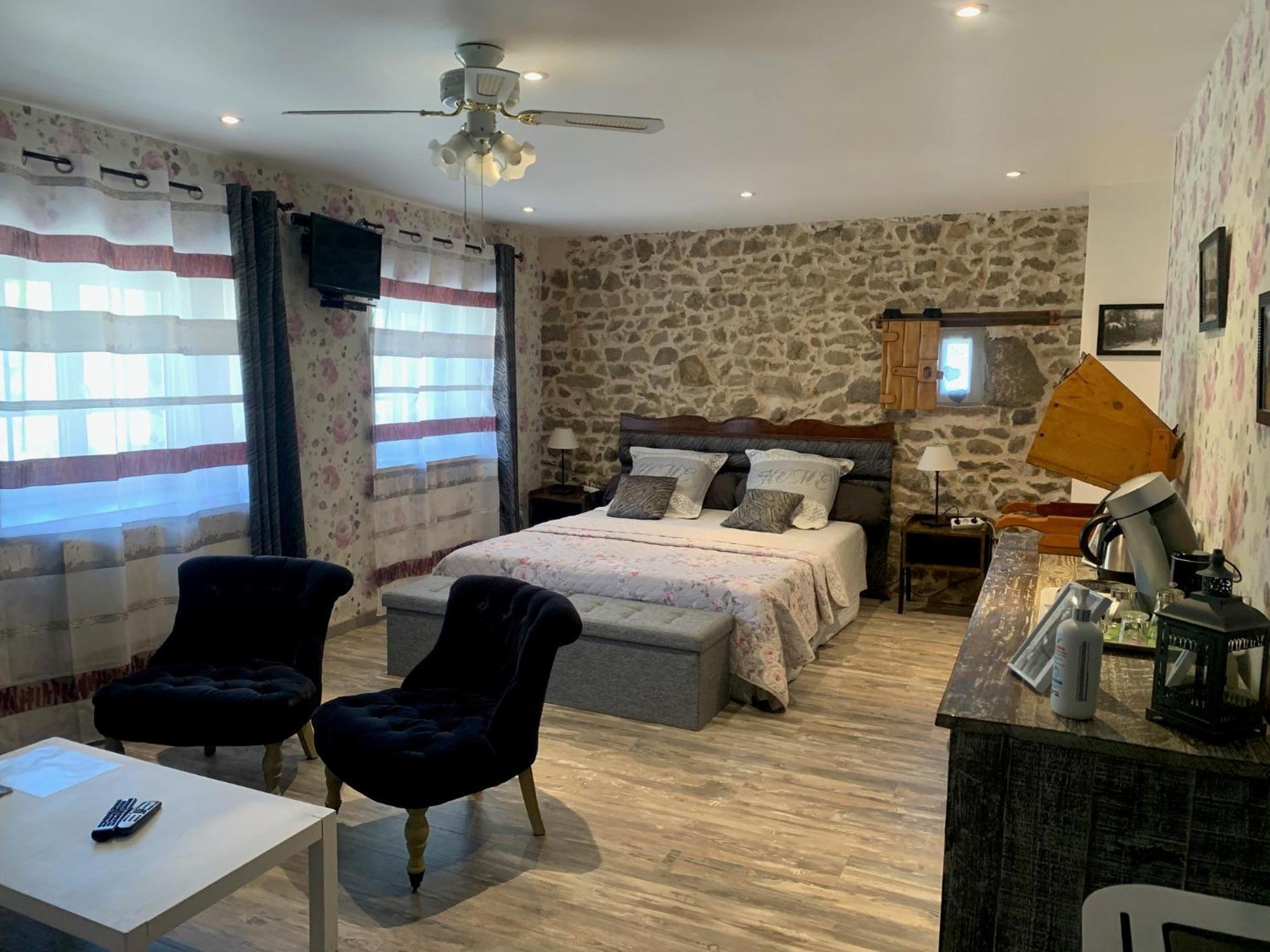 Chambres D'Hotes Les Vergers De Louise Thiolieres Exterior photo